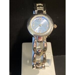 St. Claire Woman's Beutiful Quartz Gold Silver Tone Watch New Battery Runs Great